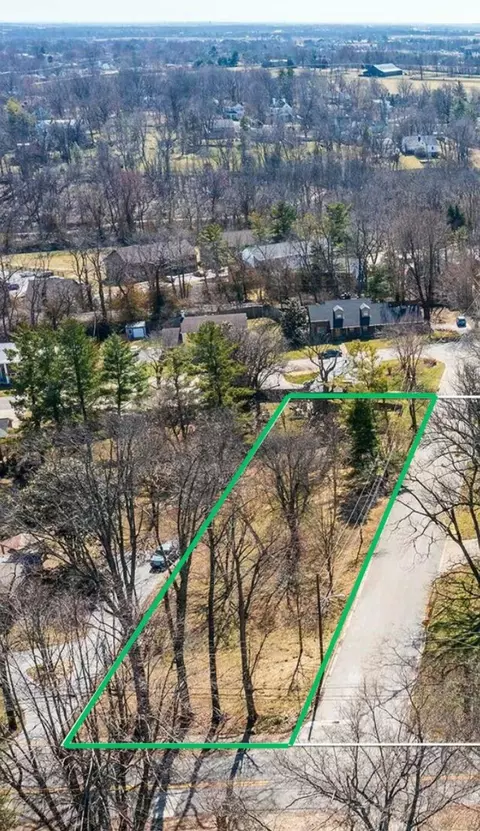 158 Elm St # A, Versailles, KY 40383