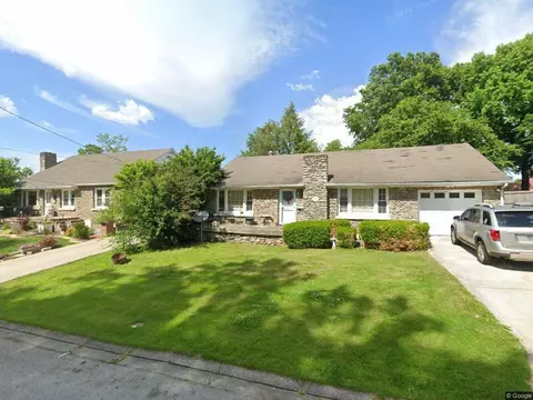 19 Hillcrest St, Paris, KY 40361