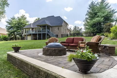 209 Whispering Brook Dr, Nicholasville, KY 40356