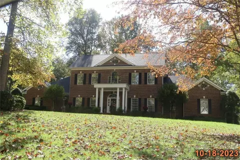 352 Woods Creek Dr, Somerset, KY 42503
