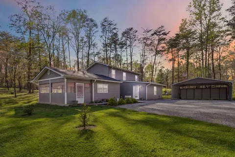 695 Valley View Dr, Burnside, KY 42519