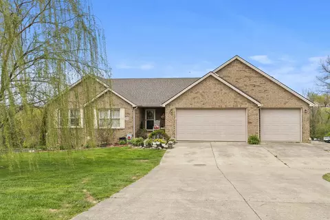 393 Kings Trace Dr, Berea, KY 40403