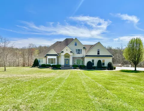907 G V Hale Ave, Russell Springs, KY 42642