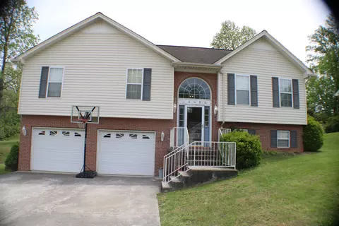 825 S 28th St, Middlesboro, KY 40965