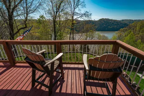 105 Ivy Dr, Jamestown, KY 42629