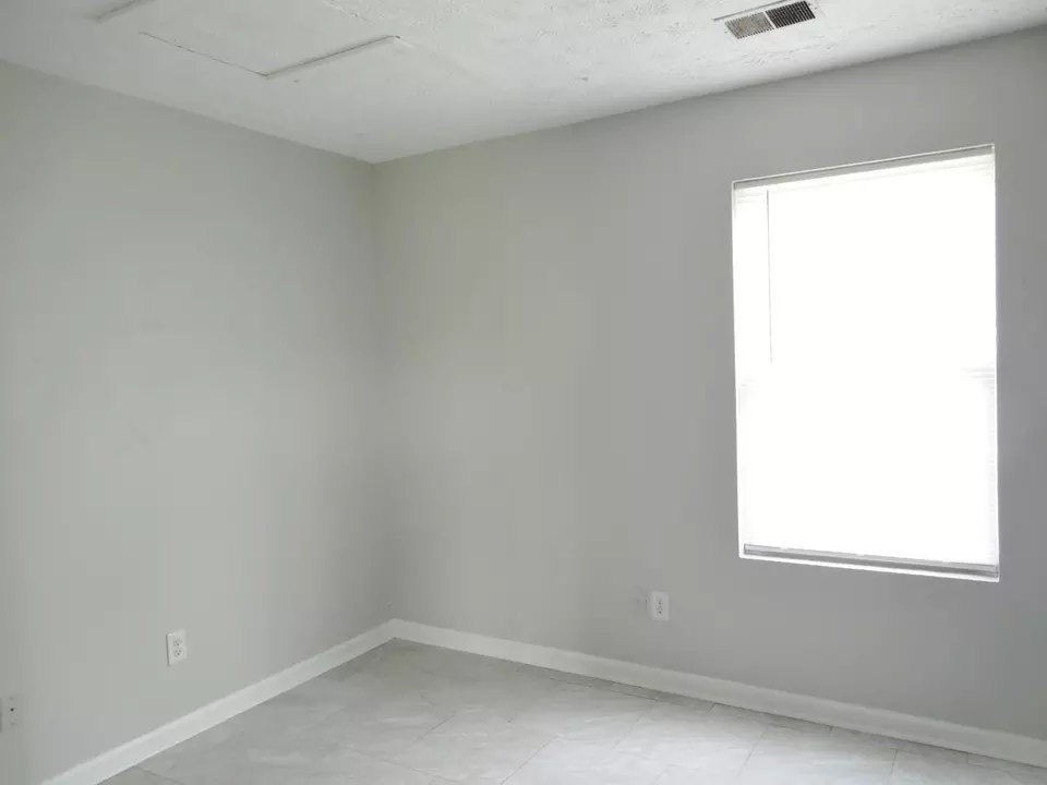 Bedroom - 218 Buffalo Trce, Winchester, KY 40391 photo 4 of 7