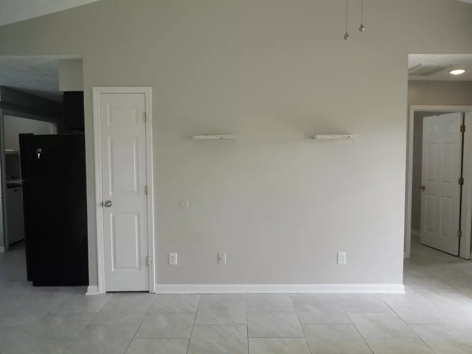 Living - 218 Buffalo Trce, Winchester, KY 40391 photo 2 of 3