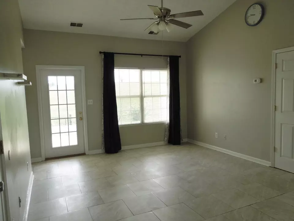 Living - 218 Buffalo Trce, Winchester, KY 40391 photo 1 of 3