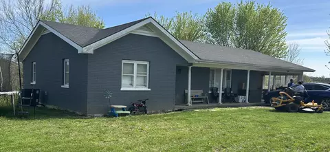 3386 NW Crooked Creek Rd, Berry, KY 41003
