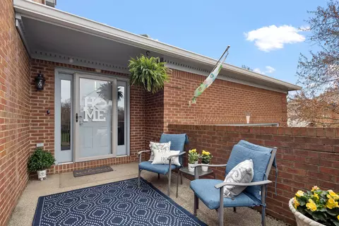 2244 Stone Garden Ln, Lexington, KY 40513