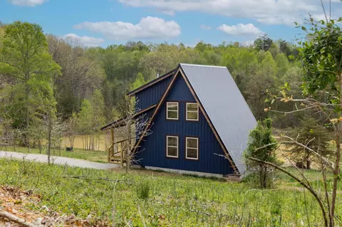 210 Hawks Point Rd, Beattyville, KY 41311