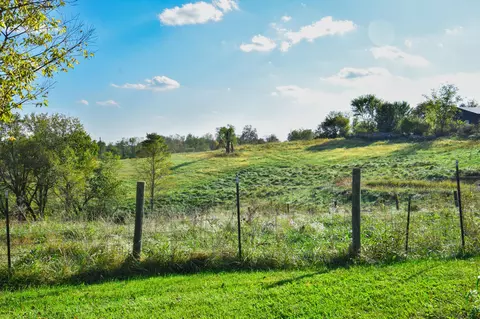 82 Thompson Rd, Lancaster, KY 40444