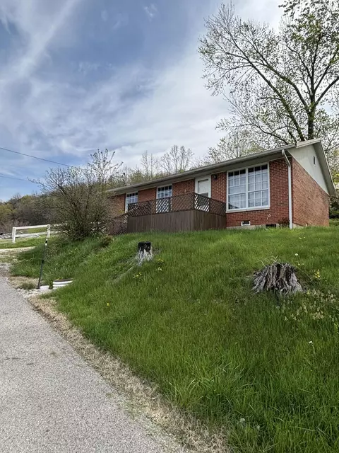 26 Oak St, West Liberty, KY 41472