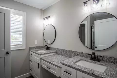Bath - 770 Davis Rd, Corbin, KY 40701 photo 1 of 5