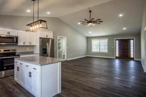 Living - 770 Davis Rd, Corbin, KY 40701 photo 1 of 4