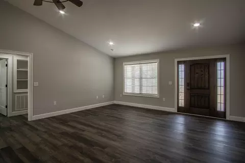 Living - 770 Davis Rd, Corbin, KY 40701 photo 4 of 4