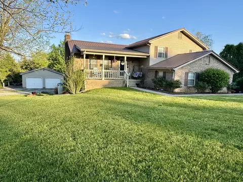 132 Woods Point Dr, Berea, KY 40403