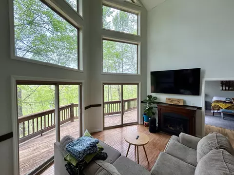 Living - 20 Mountain Path, Burnside, KY 42519 photo 6 of 7