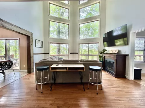 Living - 20 Mountain Path, Burnside, KY 42519 photo 3 of 7