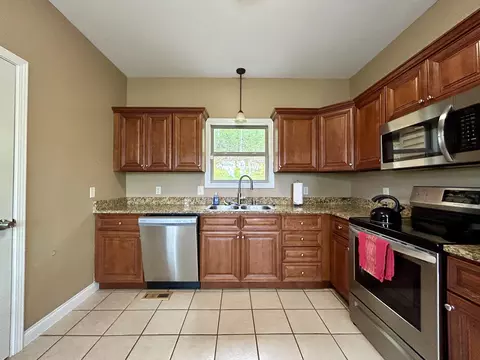 Kitchen - 20 Mountain Path, Burnside, KY 42519 photo 2 of 2
