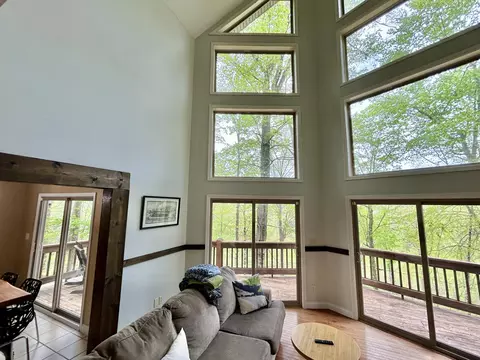 Living - 20 Mountain Path, Burnside, KY 42519 photo 4 of 7