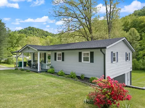 1150 Barnes Mountain Rd, Irvine, KY 40336