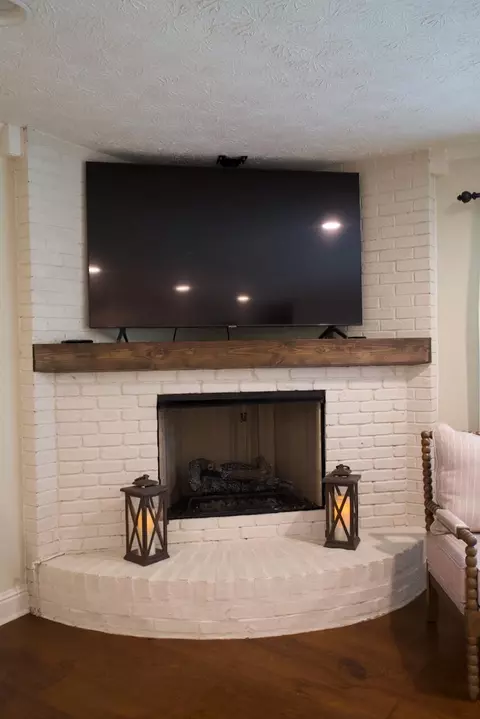 Living - 856 Fraley Dr, Morehead, KY 40351 photo 2 of 4