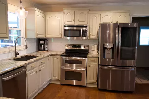 Kitchen - 856 Fraley Dr, Morehead, KY 40351 photo 2 of 3