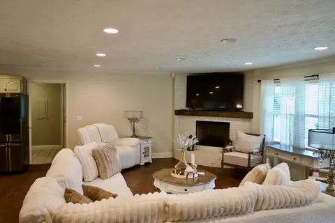 Living - 856 Fraley Dr, Morehead, KY 40351 photo 1 of 4