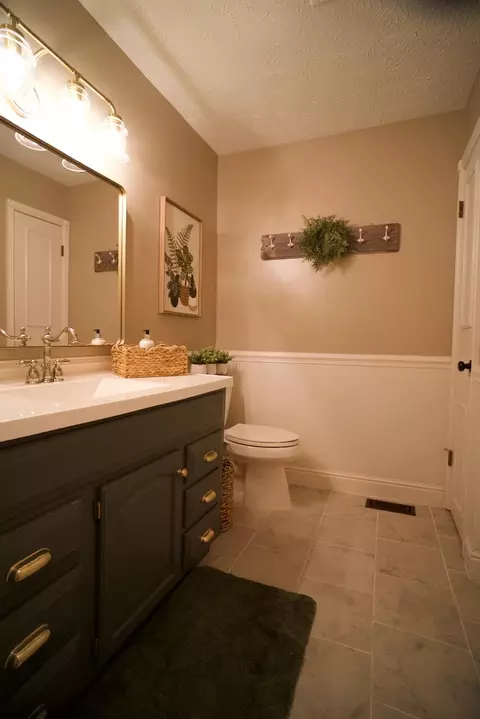 Bath - 856 Fraley Dr, Morehead, KY 40351 photo 1 of 3