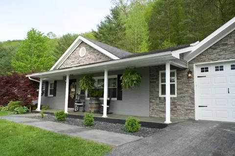 Exterior - 856 Fraley Dr, Morehead, KY 40351 photo 2 of 8