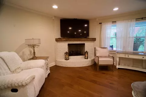 Living - 856 Fraley Dr, Morehead, KY 40351 photo 3 of 4