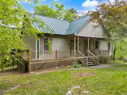 74 Clover Leaf Cir, Burnside, KY 42519