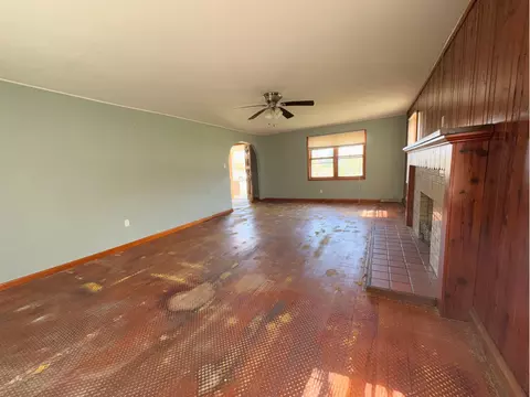 Living - 1312 Roosevelt St, Corbin, KY 40701 photo 4 of 4