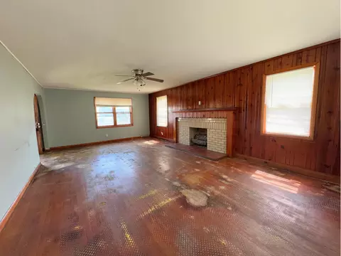 Living - 1312 Roosevelt St, Corbin, KY 40701 photo 1 of 4