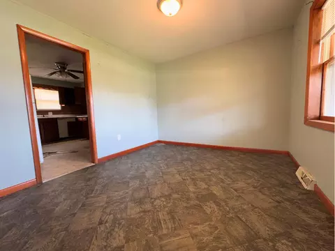 Living - 1312 Roosevelt St, Corbin, KY 40701 photo 2 of 4