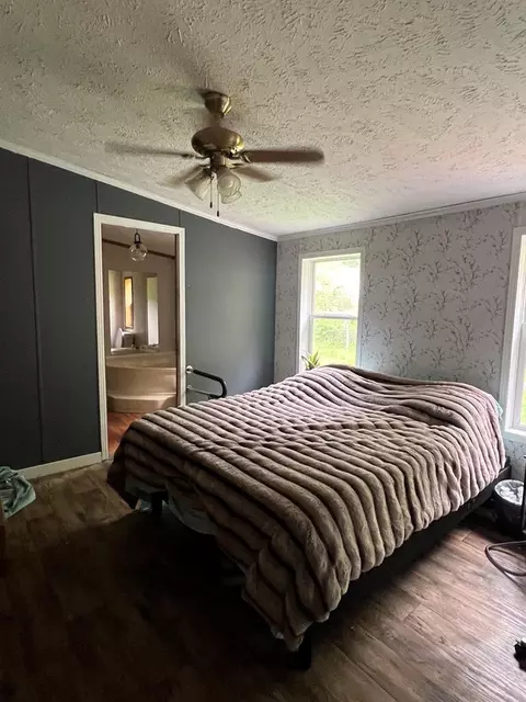 6262 Ky Rt 302, Van Lear, KY 41265 photo 9