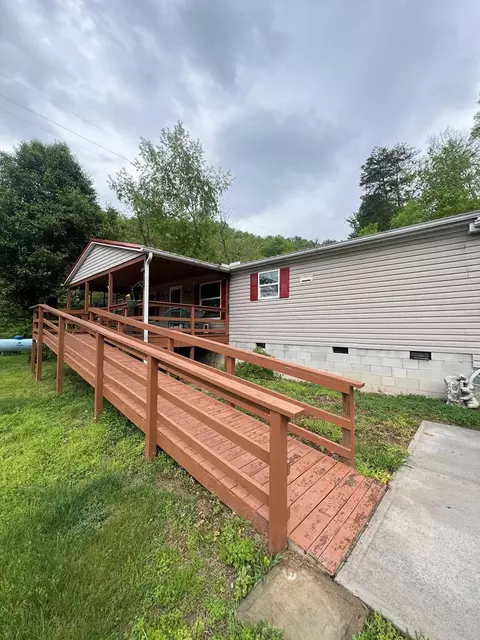 6262 Ky Rt 302, Van Lear, KY 41265 photo 2