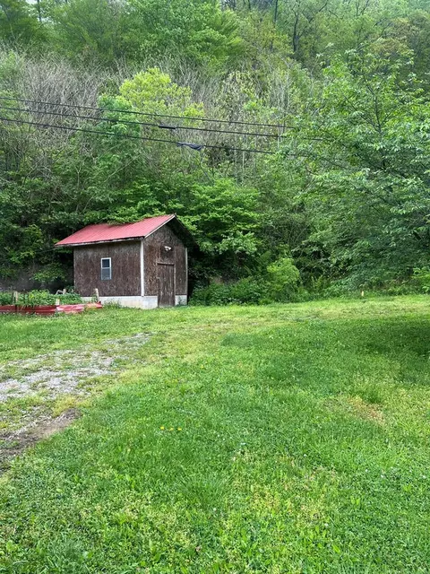 6262 Ky Rt 302, Van Lear, KY 41265 photo 3