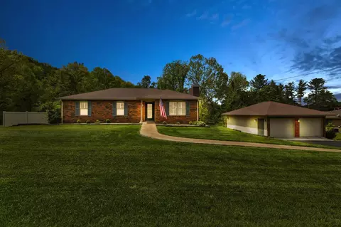 233 Oakdale Dr, Clearfield, KY 40313