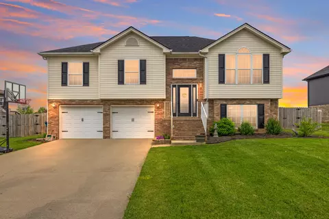 2301 Clear Water Dr, Lawrenceburg, KY 40342