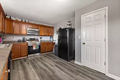 Kitchen - 1237 Mt Hebron Rd, Lancaster, KY 40444 photo 2 of 2