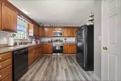 Kitchen - 1237 Mt Hebron Rd, Lancaster, KY 40444 photo 1 of 2