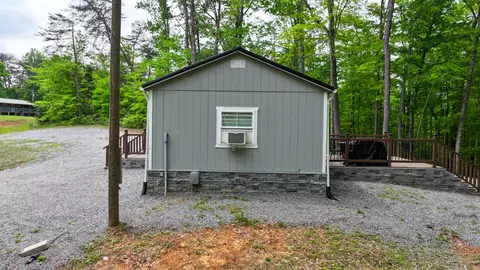Exterior - 1455 Pine Tree Rd, Nancy, KY 42544 photo 5 of 6