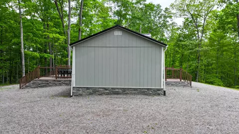 Exterior - 1455 Pine Tree Rd, Nancy, KY 42544 photo 4 of 6