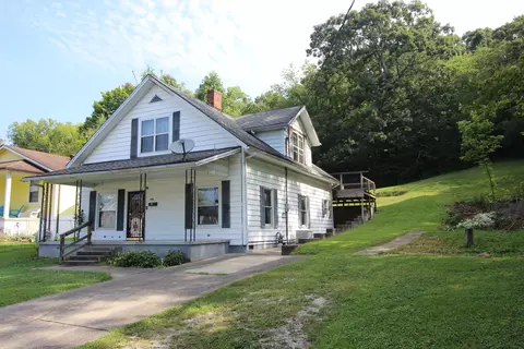403 Broadway St, Irvine, KY 40336