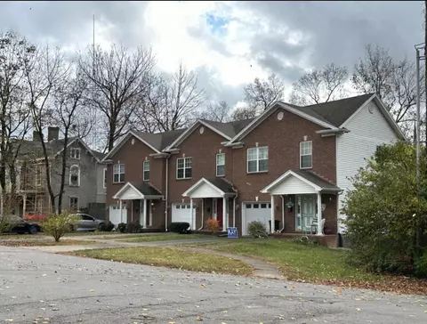 122 W Green St, Versailles, KY 40383