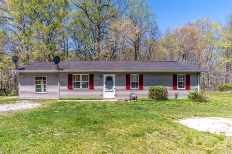 121 White Pine Rd, Beattyville, KY 41311