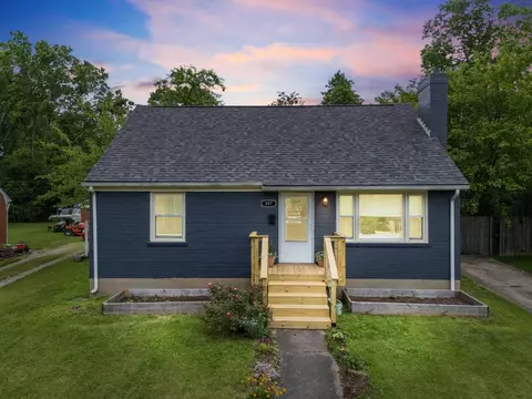 897 Della Dr, Lexington, KY 40504