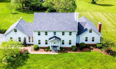 1183 The Ridings Rd, Winchester, KY 40391